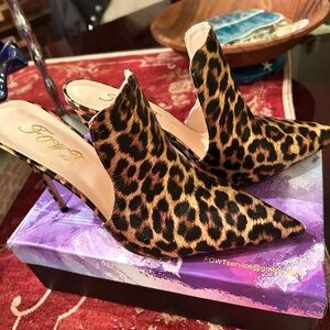 Animal print ladies shoes. Gorgeous just gorgeous . Size 9.